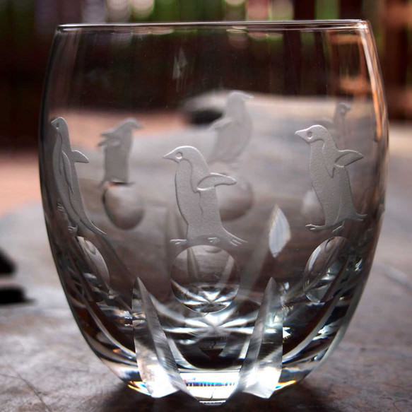 自由工房 ロックグラス「ペンギンダンス」